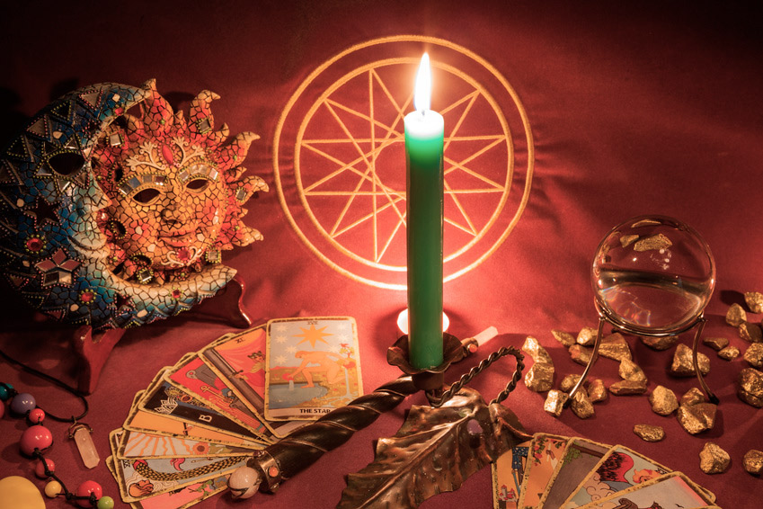 bougies et tarots divinatoires